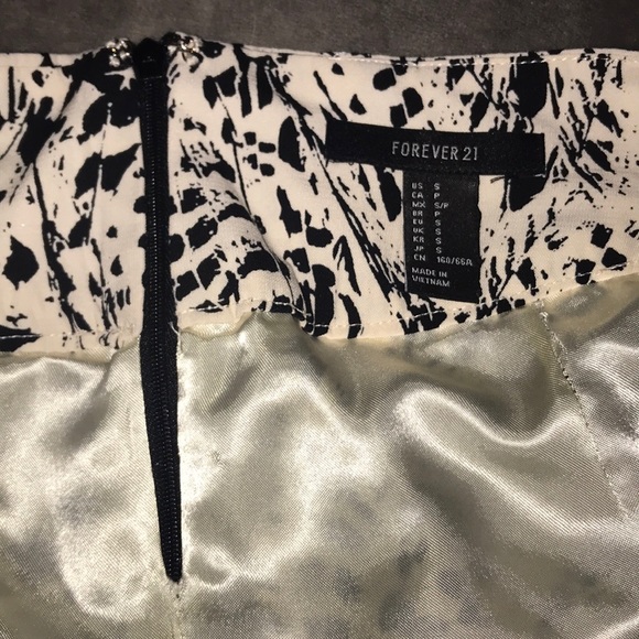 Mini skirt - Picture 3 of 3